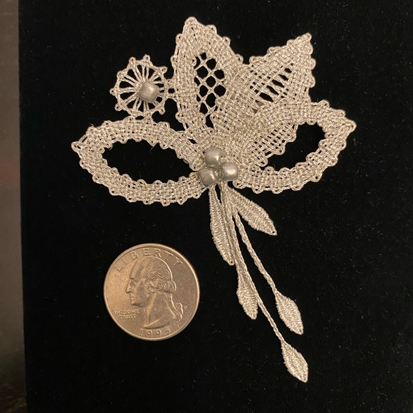 Handmade Elegant Silver Lace Brooch - Picture 3 of 3
